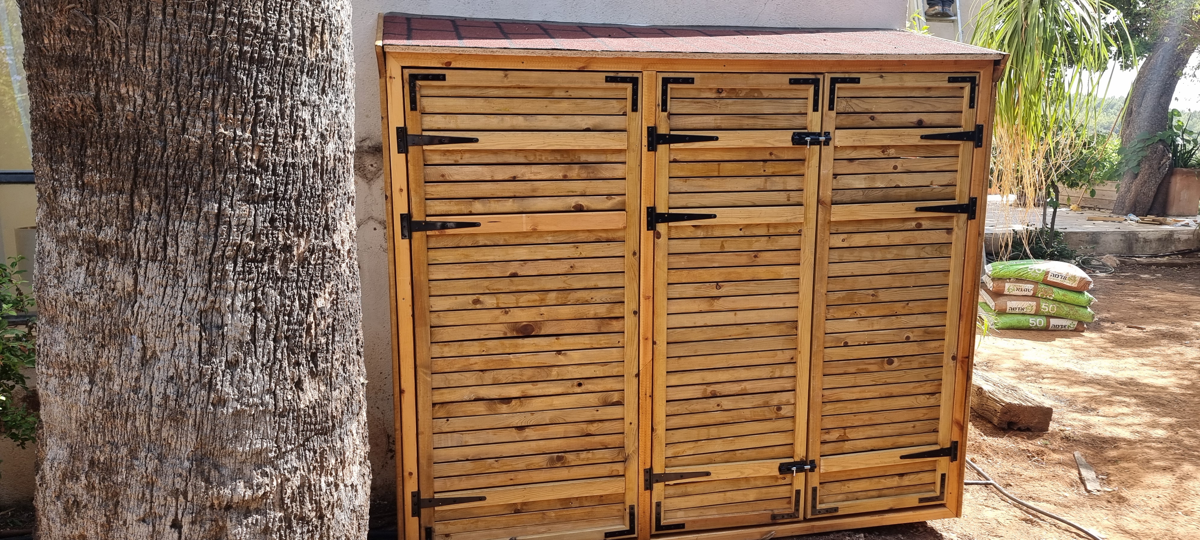 ארון עץ להסתרת בלוני גז